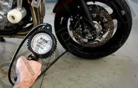 Κρύο και πίεση ελαστικών μηχανής