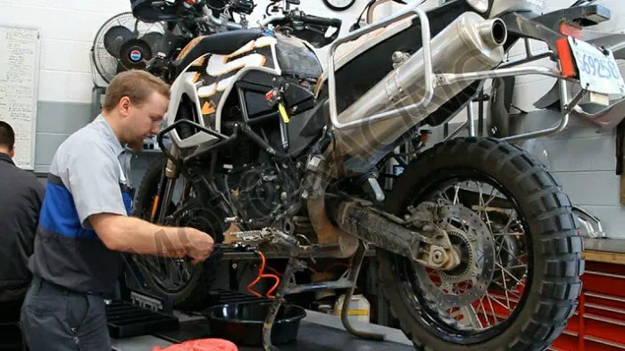 Κάθε πότε πρέπει να κάνω Service στη μοτοσυκλέτα μου;