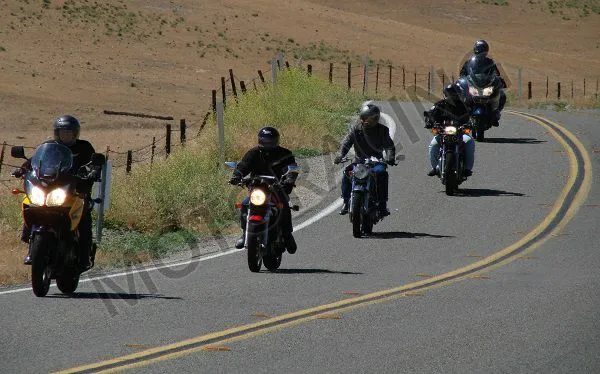 Πως να ταξιδέψετε σε γκρουπ με παρέα μοτοσυκλετιστών