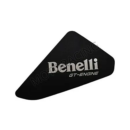 ΑΥΤΟΚΟΛ. ''LOGO BENELLI'' ΣΤΟ ΔΕΞΙ ΚΑΠΑΚΙ ΚΙΝΗΤΗΡΑ BENELLI TRK 502 17'-22' / TRK-X 502 20'-22' ΓΝΗΣΙΟ