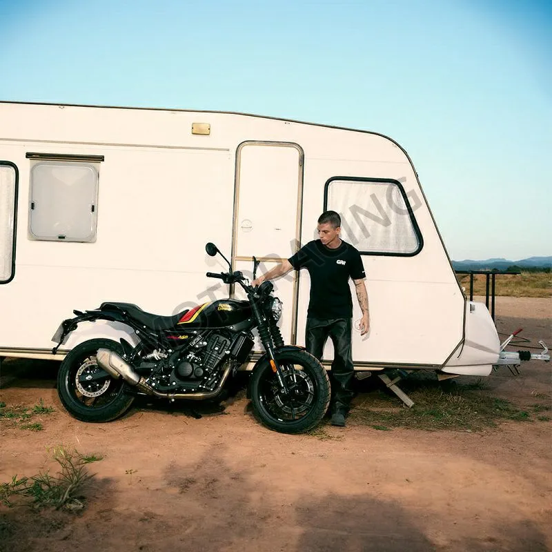 ROYAL ENFIELD GUERILLA 450 PLAYA BLACK