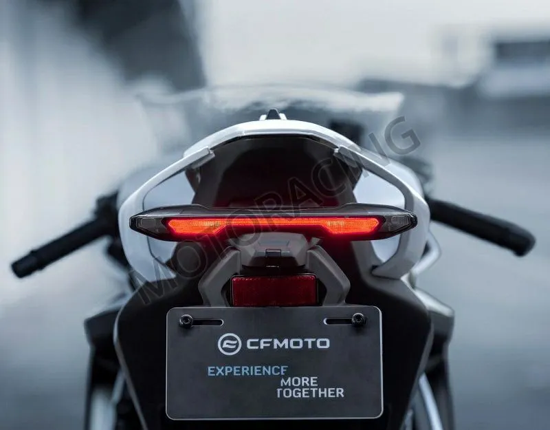 CF MOTO 675SR-R AEROLITE GREY